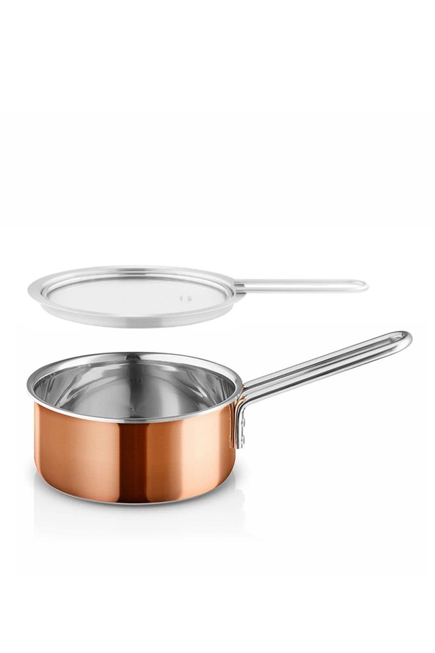 에바솔로 코퍼 16cm 편수(1.5L)는 세련되고 우아한 디자인의 편수 냄비입니다. 구리, 알루미늄, 스테인리스스틸 3중 구조로 제작되어 우수한 열전도성과 균일한 열 분포를 자랑합니다. 소스, 이유식, 죽, 고급 요리 등 다양한 용도로 활용 가능하며, 세밀한 온도 조절이 가능하여 섬세한 조리가 필요한 요리에 적합합니다. 인덕션, 하이라이트, 전기레인지, 가스레인지, 오븐 등 다양한 열원에서 사용할 수 있으며, 유리뚜껑과 스테인리스 손잡이가 함께 구성되어 편리합니다. 가볍고 내구성이 뛰어나며 다용도로 활용 가능한 주방 필수템입니다.
