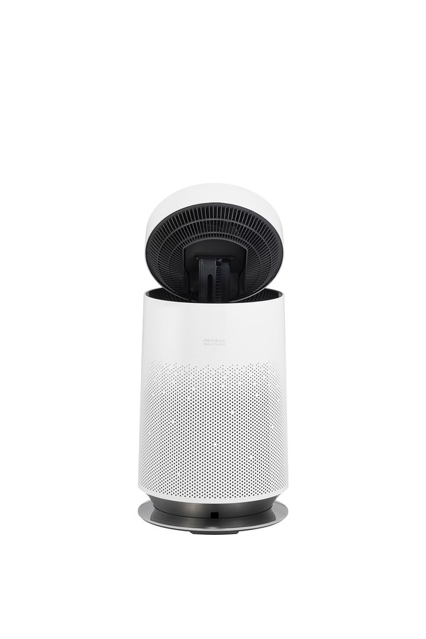 LG 퓨리케어 AI 360˚ 공기청정기 플러스 61.2㎡ AS195DWWA는 61.2㎡의 넓은 공간을 깨끗하게 관리해 주는 크리미스노우 색상의 공기청정기입니다. AI 공기청정 시스템, 360도 공기 청정, 극초미세먼지 및 유해가스 제거 기능을 통해 쾌적한 실내 환경을 조성하며, 냄새, PM10/2.5/1.0 센서, LED 터치 버튼 및 4단계 청정 표시, 필터 수명 표시 기능으로 편리하게 사용할 수 있습니다. 0.01μm 극초미세먼지를 99.99996% 제거하고 3대 유해가스 및 새집증후군 원인 물질 제거, 5단계 바람세기 조절, 2등급 소비전력으로 더욱 안심하고 효율적으로 사용할 수 있습니다.