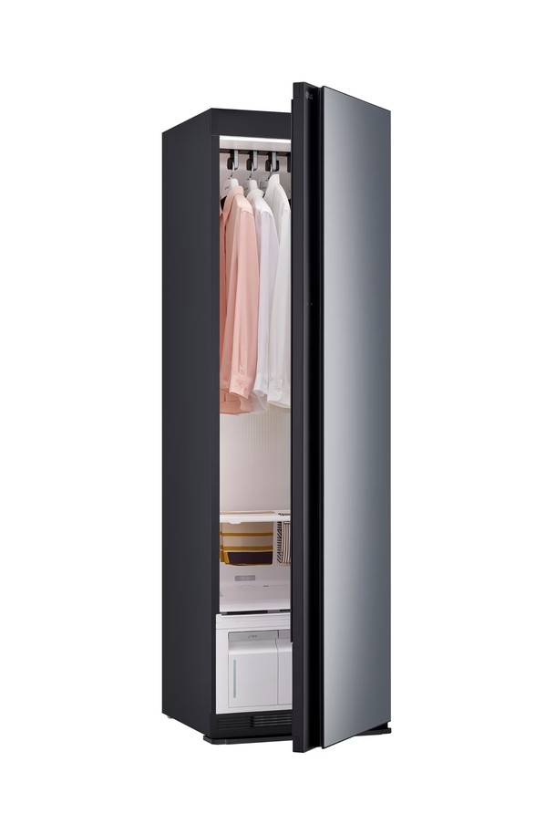 LG 스타일러 오브제컬렉션 5벌+바지 1벌 SC5GMR60B는 의류 관리에 특화된 제품으로, 블랙틴트미러, 미러베이지, 화이트, 크림그레이의 세련된 디자인을 갖추고 있습니다. 살균, 바이러스 제거, 탈취, 구김 제거, 의류 건조, 스팀 관리, 실내 제습, 미세먼지 제거 등 다양한 기능을 제공하며, LCD 디스플레이, 터치 버튼 조작부, 다이내믹 무빙행어, 트루스팀 기술 등의 특징을 통해 더욱 섬세한 의류 관리가 가능합니다. 위생 관리, 구김 제거, 의류 건조, 특수 의류 관리 등 다양한 관리 프로그램을 지원하며, 스마트 진단, 원격 제어, 에너지 모니터링 기능을 통해 더욱 편리하게 사용할 수 있습니다.
