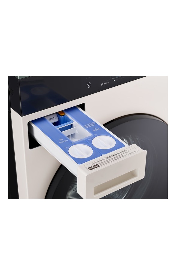 LG 트롬 AI 오브제컬렉션 워시타워 (세탁 25 / 건조 25kg) 1등급 WA2525EGZF는 AI DD 6모션 세탁 시스템, AI 타임 센싱, 트루스팀 기능을 탑재하여 더욱 깨끗하고 편리한 세탁을 제공합니다. 7인치 와이드 디스플레이를 통해 세탁 및 건조 코스를 직관적으로 설정하고, 자동 세제 투입 및 자동 통살균 기능으로 위생적인 관리가 가능합니다. 세탁 용량 25kg, 건조 용량 25kg으로 넉넉한 사용 공간을 제공하며, 네이처 네이비, 네이처 그린, 네이처 크림 그레이, 네이처 베이지, 네이처 에센스화이트, 스페이스 블랙 등 다양한 색상 옵션으로 출시되었습니다. 표준세탁, 이불, 소량급속, 울/섬세, 알뜰삶음, 타월 등 다양한 세탁 코스와 표준 건조, AI 건조, 이불, 소량급속, 울/섬세, 침구털기, 타월 등 건조 코스를 지원합니다. 1등급 에너지 효율로 전기료 절감 효과까지 누릴 수 있습니다.
