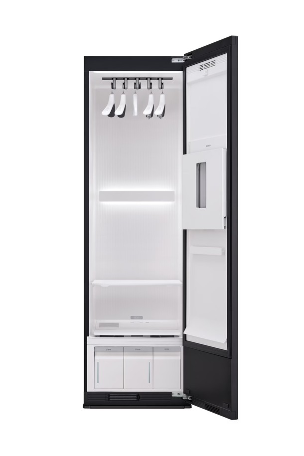 LG 스타일러 오브제컬렉션 5벌+바지 1벌 SC5MBR60B는 의류 관리, 살균, 건조, 탈취 기능을 제공하는 프리미엄 의류관리기입니다. Sand Beige, White, Mirror Beige, Black Tint, Mirror Cream Grey의 세련된 컬러, 풀터치 버튼, LCD+LED 디스플레이, 플랫 디자인으로 어떤 공간에도 조화롭게 어울립니다. 스팀살균, 탈취, 주름 관리, 미세먼지 제거, 바이러스 살균 등 41가지 케어 코스를 통해 일반 의류부터 패딩 의류까지 전문적인 관리가 가능합니다.
