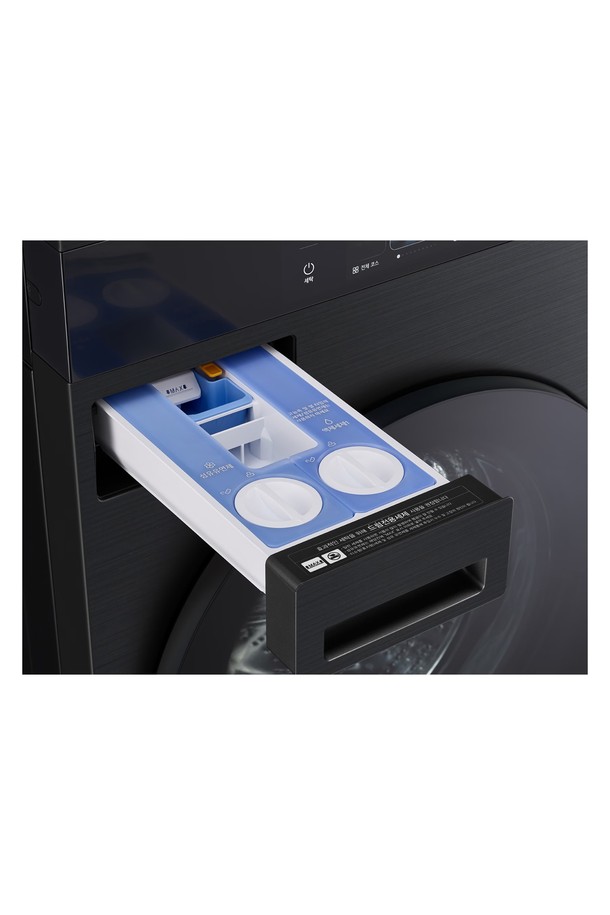 LG 트롬 AI 오브제컬렉션 워시타워 (세탁 25 / 건조 25kg) 1등급 모델 WA2525KDF는 AI DD 6모션 세탁, AI 타임센싱, 듀얼 트루스팀 기능을 갖춘 세탁 및 건조 통합형 제품입니다. 7인치 와이드 LCD 디스플레이를 통해 세탁 및 건조 과정을 편리하게 제어할 수 있으며, 표준세탁, 침세탁, 이불 코스 등 다양한 세탁 프로그램을 지원합니다. 건조는 표준건조, 침구털기, 스팀건조 등 여러 코스를 제공하여 의류 관리에 용이합니다. 네이처 네이비, 네이처 크림 그레이, 네이처 그린, 네이처 베이지, 네이처 에센스화이트, 스페이스 블랙 등 다양한 색상 옵션을 선택할 수 있으며, 1등급의 에너지 효율로 전기료 부담을 덜어줍니다. 총 3,500W의 소비전력으로 세탁 25kg, 건조 25kg의 대용량 의류를 처리할 수 있으며, 자동세제 투입, 통살균, Auto 컨덴서 자동세척 기능으로 위생적인 관리도 가능합니다.
