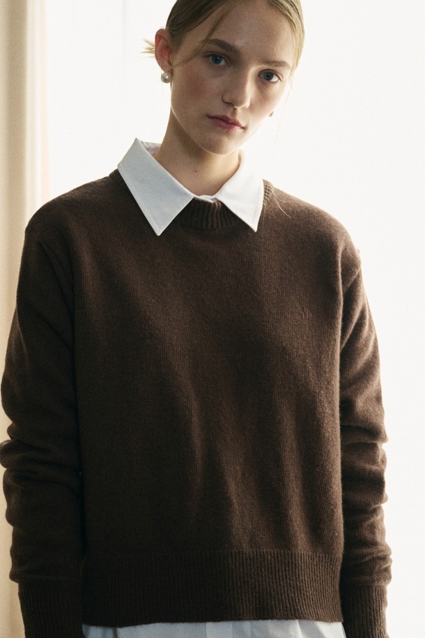 le abonne - 스웨터 - ROUND NECK LOGO SWEATER_BROWN