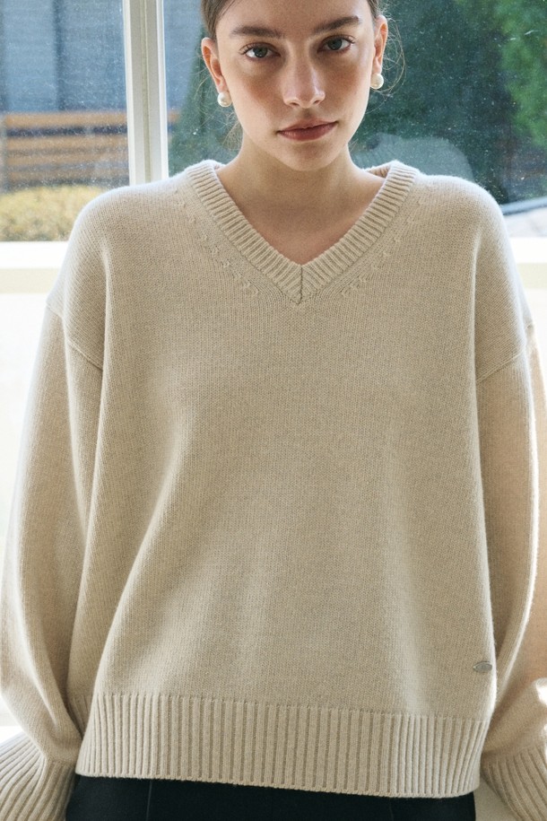 le abonne - 스웨터 - WOOL V NECK LOGO PULLOVER_IVORY