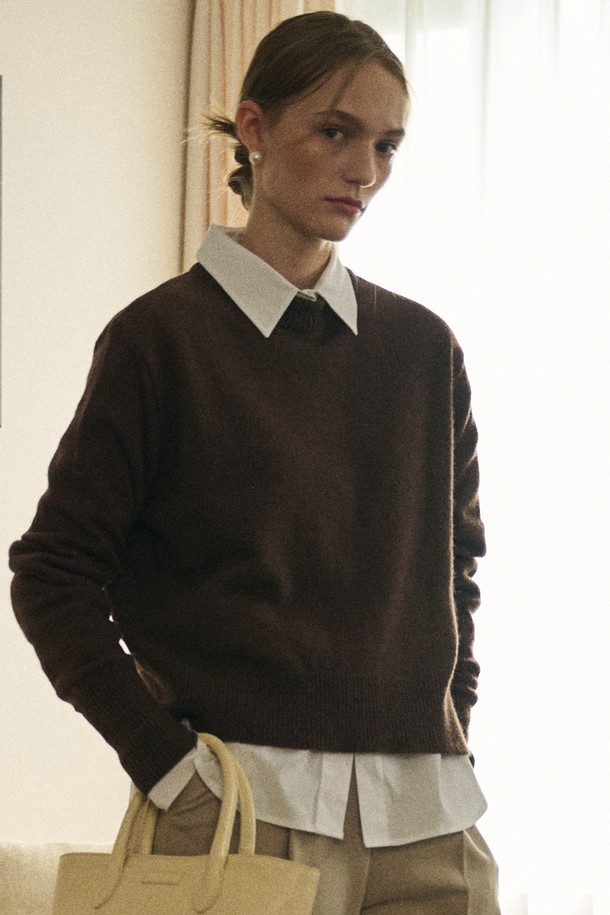 le abonne - 스웨터 - ROUND NECK LOGO SWEATER_BROWN