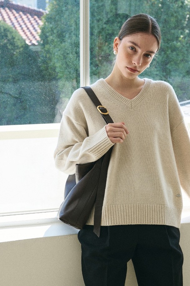 le abonne - 스웨터 - WOOL V NECK LOGO PULLOVER_IVORY