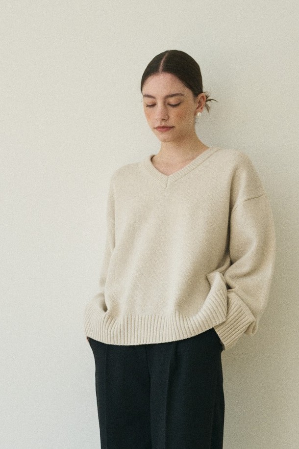 le abonne - 스웨터 - WOOL V NECK LOGO PULLOVER_IVORY