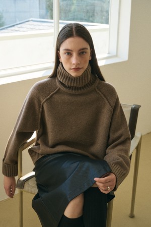 WOOL TURTLE NECK PULLOVER_BROWN