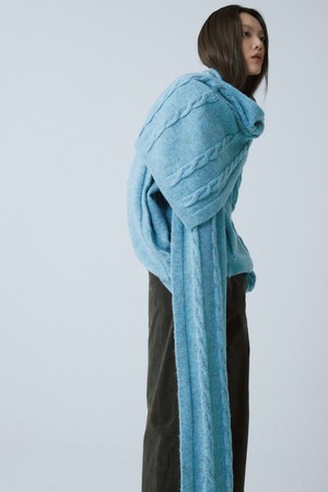 TURQUOISE BLUE WOOL BLEND CABLE MUFFLER
