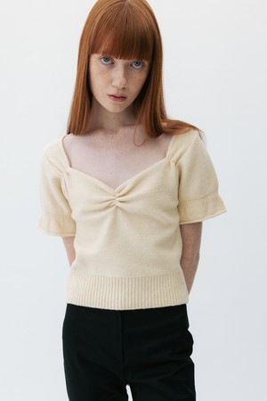 CO SHIRRING SQUARE NECK KNIT TOP_CREAM