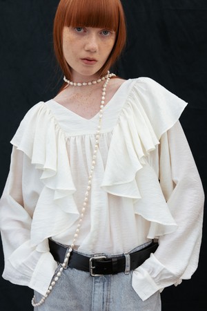 CO V-NECK RUFFLE DETAIL BLOUSE_IVORY