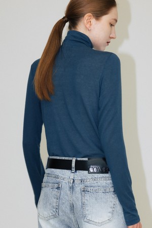 CO CLASSIC TURTLE NECK TOP_BLUE