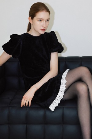 CO VELVET PUFF SLEEVE DRESS_BLACK