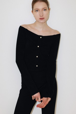 CO OFF SHOULDER PEARL JERSEY TOP_BLACK