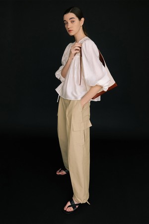 CO TWO-TUCK CARGO PANTS_BEIGE