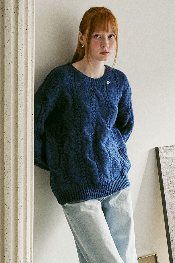 AMONG - 스웨터 - A CABLE KNIT PULLOVER_NAVY