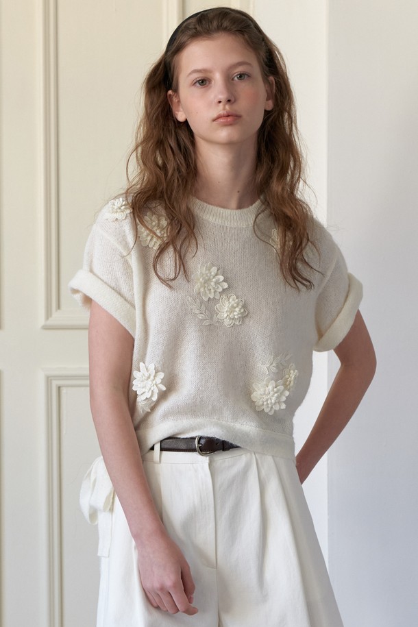 AMONG - 스웨터 - A FLOWER MOHAIR KNIT TOP_IVORY