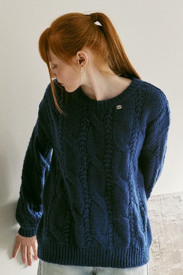 AMONG - 스웨터 - A CABLE KNIT PULLOVER_NAVY