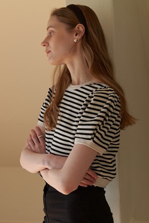 A STRIPE JACQUARD PUFF SLEEVE T_BLACK