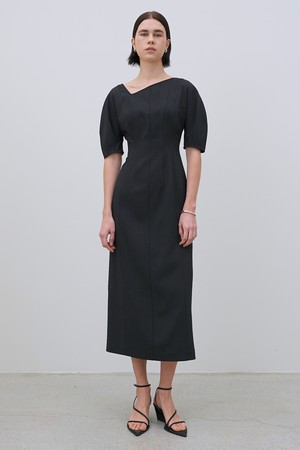 CO UNBALANCED CUT OUT PUFF DRESS_BLACK