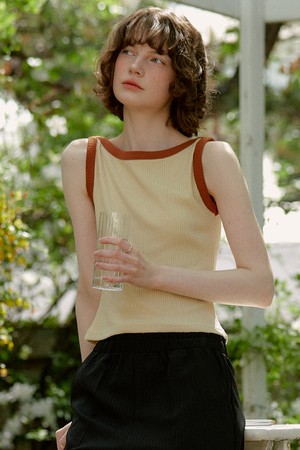 A RIBBED SLEEVELESS TOP_BUTTER