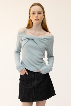 CO TWIST UNBALANCE OFF SHOULDER TOP_SKY BLUE