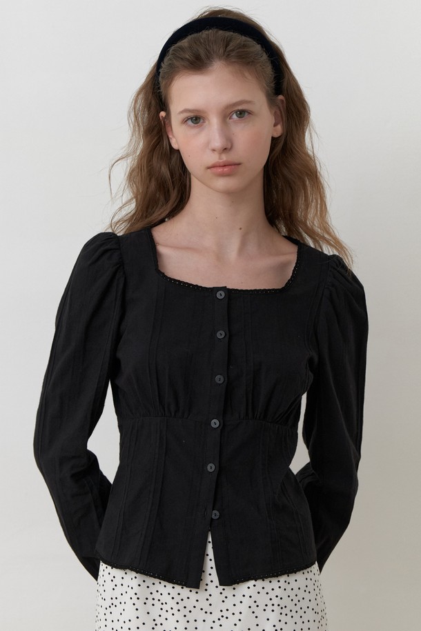 AMONG - 블라우스 - A SQUARE NECK LACE LONG SLEEVE BLOUSE_BLACK