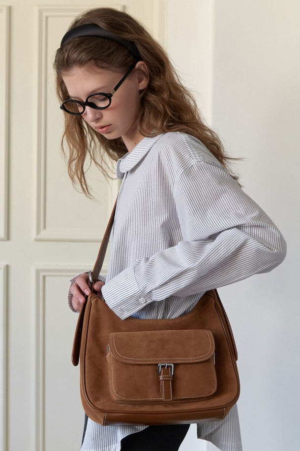 AMONG - 숄더백 - A BUCKLED POCKET SUADE SHOULDER BAG_CAMEL