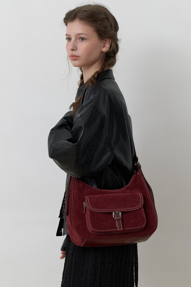 AMONG - 숄더백 - A BUCKLED POCKET SUADE SHOULDER BAG_BURGUNDY