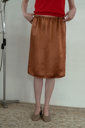 LACE TRIMMING SATIN SKIRT_CAMEL