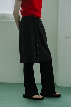 BUTTON FRONT MIDI SKIRT_BLACK