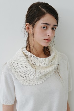 CROCHET TRIANGLE SCARF_OFF WHITE