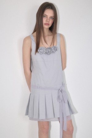 [26MID] BELTED PLEATS ONE-PIECE (GREY)