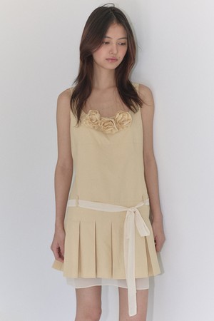 [26MID] BELTED PLEATS ONE-PIECE (BUTTER)