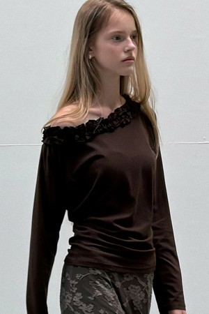 [26FW] BOAT NECK RUFFLE T-SHIRT (BROWN)