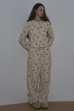 [26WINTER] FLOWER BUTTON FLEECE PANTS (CREAM)