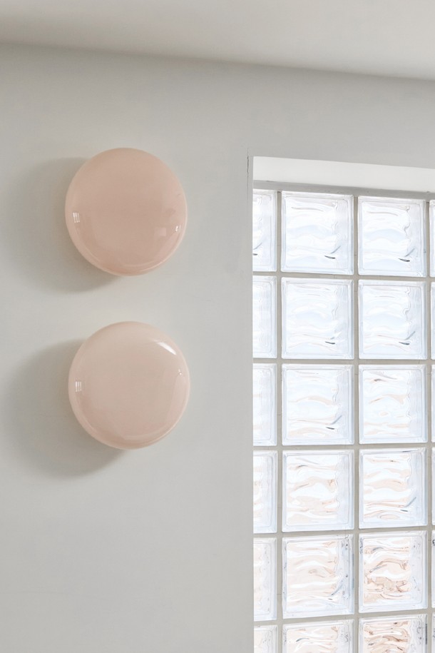 일광전구 스노우맨25 벽등 Switch Type 3Colors는 LED GX53 FLAT 광원을 사용하는 벽등입니다. 2700K(전구색) 색온도로 따뜻한 분위기를 연출하며, 소비전력은 8W입니다. AC 220V 전원을 사용하며, 세 가지 색상 옵션을 제공합니다. 모델명은 스노우맨25이며, 일광전구 브랜드 제품입니다.
