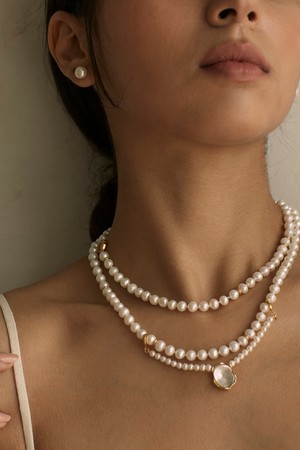 LONG PEARL NECKLACE