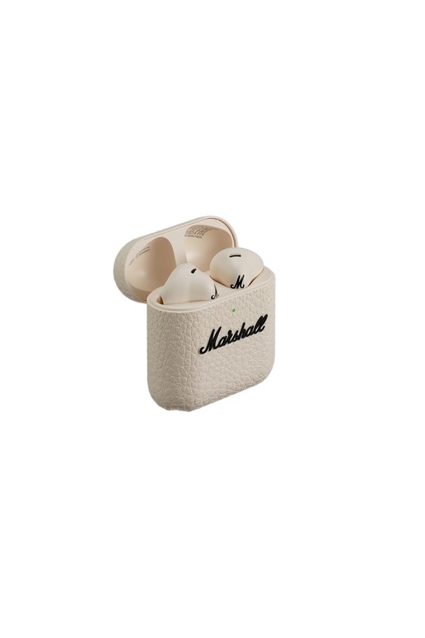마샬 마이너4 블루투스 이어폰은 블랙과 크림 두 가지 색상으로 출시되었으며, 12mm 다이나믹 드라이버를 탑재하여 20Hz-20kHz의 폭넓은 주파수 응답성을 제공합니다. 한 번의 충전으로 최대 7시간, 충전 케이스 포함 시 30시간 이상 재생 가능하며, 15분 충전으로 3시간 사용 가능한 급속 충전을 지원합니다. IPX4 방수 등급, 블루투스 멀티포인트, 터치 컨트롤, 자동 재생/정지, 음성 비서 지원, 무선 충전 기능을 제공하며, 듀얼 마이크, 커스텀 EQ 설정, OTA 업데이트를 지원하고, 90% 재활용 플라스틱으로 제작되었습니다.
