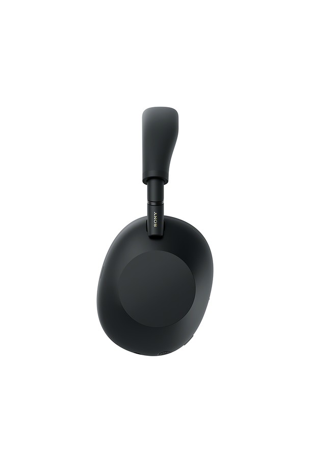 소니 WH-1000XM6 노이즈캔슬링 헤드폰은 뛰어난 몰입감을 선사하는 무선 오버이어 헤드폰입니다. 플라스틱과 가죽 소재로 제작되었으며, 블랙 색상으로 세련된 디자인을 자랑합니다. 노이즈캔슬링 기술과 블루투스 기능을 통해 언제 어디서든 고품질의 음악 감상을 즐길 수 있습니다. 일상생활은 물론, 음악 감상에 최적화된 하이엔드 프리미엄 헤드폰입니다. 헤드폰 사용 후 보관과 휴대를 용이하게 해 줄 헤드폰 거치대도 함께 제공됩니다.
