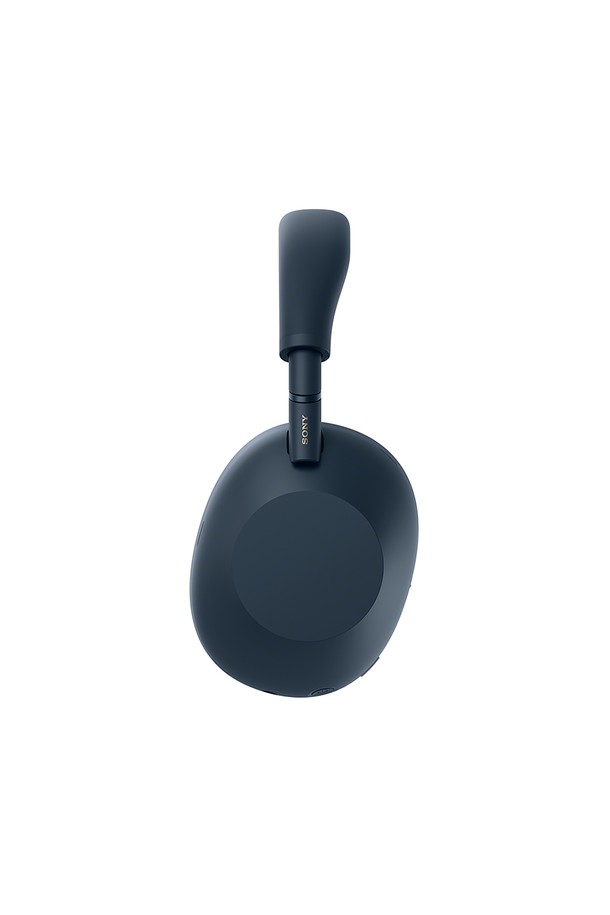소니 WH-1000XM6 노이즈 캔슬링 헤드폰은 음악 감상과 일상생활에 최적화된 무선 오버이어 헤드폰입니다. 플라스틱 소재로 제작되었으며, 뛰어난 노이즈 캔슬링 기능을 통해 몰입감 있는 청취 경험을 제공합니다. 블랙 색상으로 출시되었으며, 블루투스 기능을 지원하여 편리하게 사용할 수 있습니다. 헤드폰 거치대가 함께 제공되어 더욱 효율적인 보관이 가능합니다. 소니 WH-1000XM6 헤드폰으로 선명하고 풍부한 음질을 경험해 보세요.
