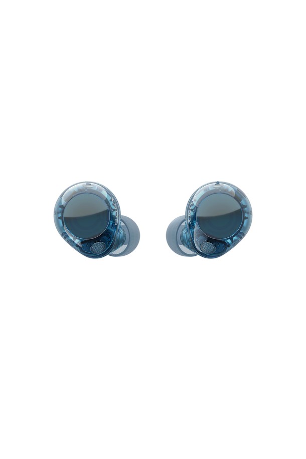 소니 WF-C710N 노이즈 캔슬링 이어폰은 몰입감 넘치는 음악 감상을 위한 무선 이어폰입니다. 외부 소음을 효과적으로 차단하는 노이즈 캔슬링 기능과 주변 소리를 들을 수 있는 주변 사운드 모드를 지원하여, 원하는 환경에 맞춰 사용할 수 있습니다. 터치식 조작, IPX4 등급의 생활 방수 기능, 블루투스 5.3 버전, 멀티포인트 연결을 지원하며, DSEE, EQ 설정, 360 Reality Audio, Quick Attention 기능을 통해 더욱 풍부하고 섬세한 음질을 경험할 수 있습니다. 한 번 충전으로 최대 8.5시간(노이즈 캔슬링 ON), 최대 12시간(노이즈 캔슬링 OFF) 재생 가능하며, 충전 케이스를 포함하면 최대 30시간(노이즈 캔슬링 ON), 최대 40시간(노이즈 캔슬링 OFF) 사용 가능합니다. 글래스 블루, 핑크, 화이트, 블랙, 라벤더, 세이지 그린의 6가지 세련된 컬러로 출시되었으며, 인체공학적 디자인과 편안한 착용감을 제공합니다.
