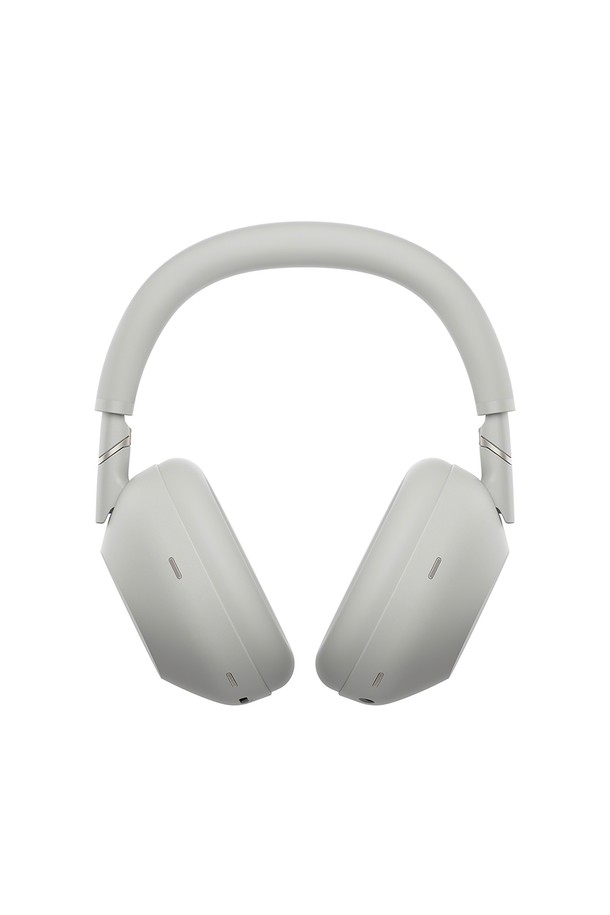 소니 WH-1000XM6 노이즈 캔슬링 헤드폰은 뛰어난 몰입감을 선사하는 무선 오버이어 헤드폰입니다. 강력한 노이즈 캔슬링 기술과 블루투스 연결을 통해 몰입도 높은 음악 감상 환경을 제공합니다. 화이트 색상으로 세련된 디자인을 자랑하며, 프리미엄 하이엔드 헤드폰으로서 최상의 음질을 경험할 수 있습니다. 헤드폰 거치대가 함께 제공되어 더욱 편리하게 사용하고 보관할 수 있습니다. 소니 WH-1000XM6로 음악 감상의 새로운 기준을 경험해 보세요.
