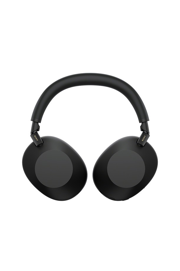 소니 WH-1000XM6 노이즈캔슬링 헤드폰은 뛰어난 몰입감을 선사하는 무선 오버이어 헤드폰입니다. 플라스틱과 가죽 소재로 제작되었으며, 블랙 색상으로 세련된 디자인을 자랑합니다. 노이즈캔슬링 기술과 블루투스 기능을 통해 언제 어디서든 고품질의 음악 감상을 즐길 수 있습니다. 일상생활은 물론, 음악 감상에 최적화된 하이엔드 프리미엄 헤드폰입니다. 헤드폰 사용 후 보관과 휴대를 용이하게 해 줄 헤드폰 거치대도 함께 제공됩니다.
