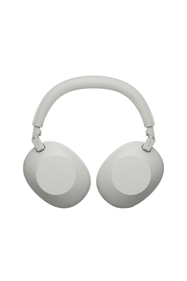 소니 WH-1000XM6 노이즈 캔슬링 헤드폰은 뛰어난 몰입감을 선사하는 무선 오버이어 헤드폰입니다. 강력한 노이즈 캔슬링 기술과 블루투스 연결을 통해 몰입도 높은 음악 감상 환경을 제공합니다. 화이트 색상으로 세련된 디자인을 자랑하며, 프리미엄 하이엔드 헤드폰으로서 최상의 음질을 경험할 수 있습니다. 헤드폰 거치대가 함께 제공되어 더욱 편리하게 사용하고 보관할 수 있습니다. 소니 WH-1000XM6로 음악 감상의 새로운 기준을 경험해 보세요.
