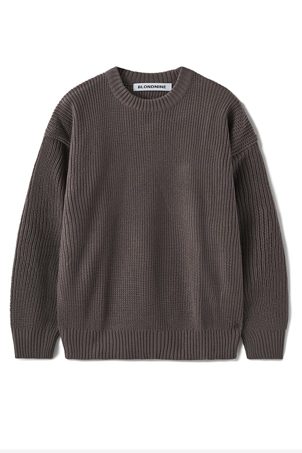 부드러운 촉감의 남성용 크루넥 리브 니트 스웨터입니다. 가을, 겨울 시즌에 어울리는 두꺼운 두께감으로 따뜻하게 착용할 수 있습니다. 베이직하고 캐주얼한 디자인에 리브 디테일을 더해 포인트를 주었으며, 레귤러핏으로 편안한 착용감을 선사합니다. 출근룩과 데이트룩 등 다양한 TPO에 활용 가능하며, 캐주얼, 클래식, 미니멀 스타일을 즐겨 입는 남성분들께 추천합니다. 브라운 컬러의 무지 디자인으로 어떤 스타일에도 쉽게 매치할 수 있는 데일리 스웨터입니다.
