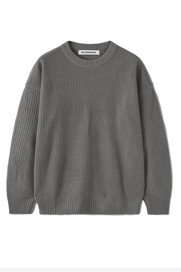 데일리부터 포멀한 자리까지 폭넓게 활용 가능한 크루넥 리브 니트 스웨터입니다. 부드러운 촉감의 니트 소재로 제작되어 편안한 착용감을 선사하며, 레귤러 핏으로 어떤 체형에도 잘 어울립니다. 봄, 가을, 겨울 세 계절 모두 활용 가능하며, 캐주얼 및 베이직 스타일을 연출하기 좋습니다. 라운드넥 디자인에 골지 패턴과 리브 디테일이 더해져 은은한 멋을 더했습니다. 출근룩, 데이트룩 등 다양한 TPO에 맞춰 미니멀하고 클래식한 스타일을 완성해보세요.
