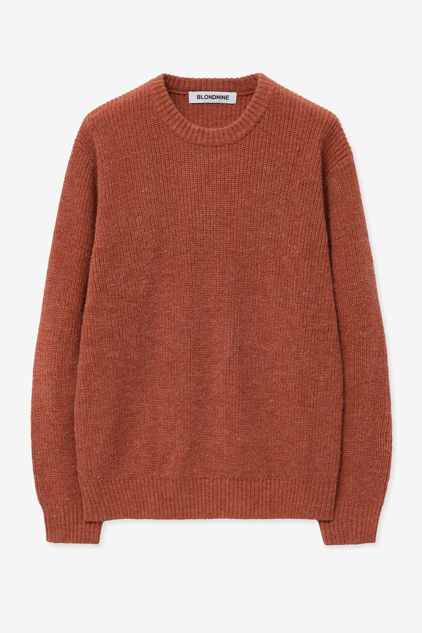 따뜻하고 포근한 분위기를 연출하는 남성용 크루넥 리브 니트 스웨터입니다. 가을, 겨울 시즌에 어울리는 두꺼운 두께감과 부드러운 촉감의 니트 소재로 제작되었습니다. 라운드넥 디자인에 레귤러핏으로 제작되어 편안한 착용감을 선사하며, 데이트룩, 출근룩 등 다양한 TPO에 활용 가능합니다. 베이직, 캐주얼, 클래식 스타일을 아우르며, 오렌지 컬러와 골지 패턴, 리브 디테일이 돋보이는 디자인으로 미니멀한 스타일 연출에도 용이합니다. 긴 소매 기장의 레귤러 핏으로 어떤 스타일에도 매치하기 좋아 활용도가 높습니다.
