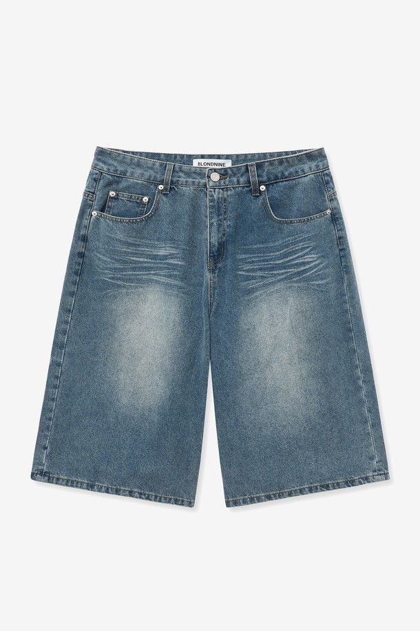 빈티지 워싱 기법으로 자연스러운 멋을 살린 버뮤다 데님 팬츠입니다. 남녀 모두 착용 가능한 와이드 & 루즈핏으로, 하이덴시티 데님 소재와 5부 기장이 편안하면서도 스타일리시한 실루엣을 연출합니다. 봄, 여름 시즌 캐주얼룩에 안성맞춤이며, 바디 보정 효과와 멀티플 샘플링 작업을 통해 완성도를 높였습니다.
