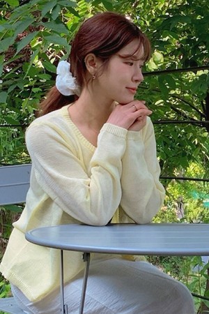 소프트 라운드넥 버튼 니트 가디건_옐로우